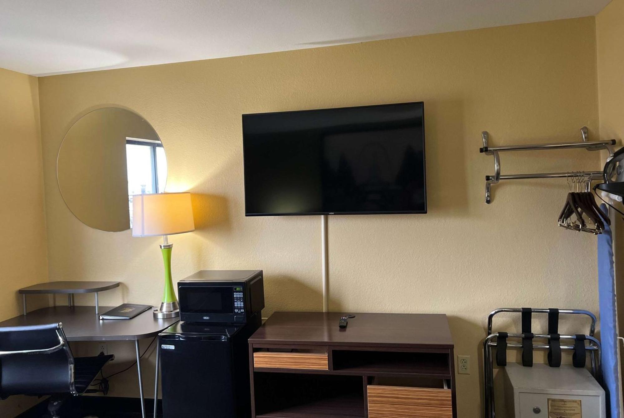 Hotel Super 8 By Wyndham Farmington Esterno foto